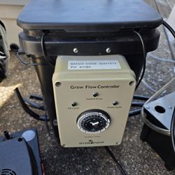 Unidad controladora Grow Flow Ebb and Gro con 2 bombas GFO7CB y cubo controlador de 7 galones.
