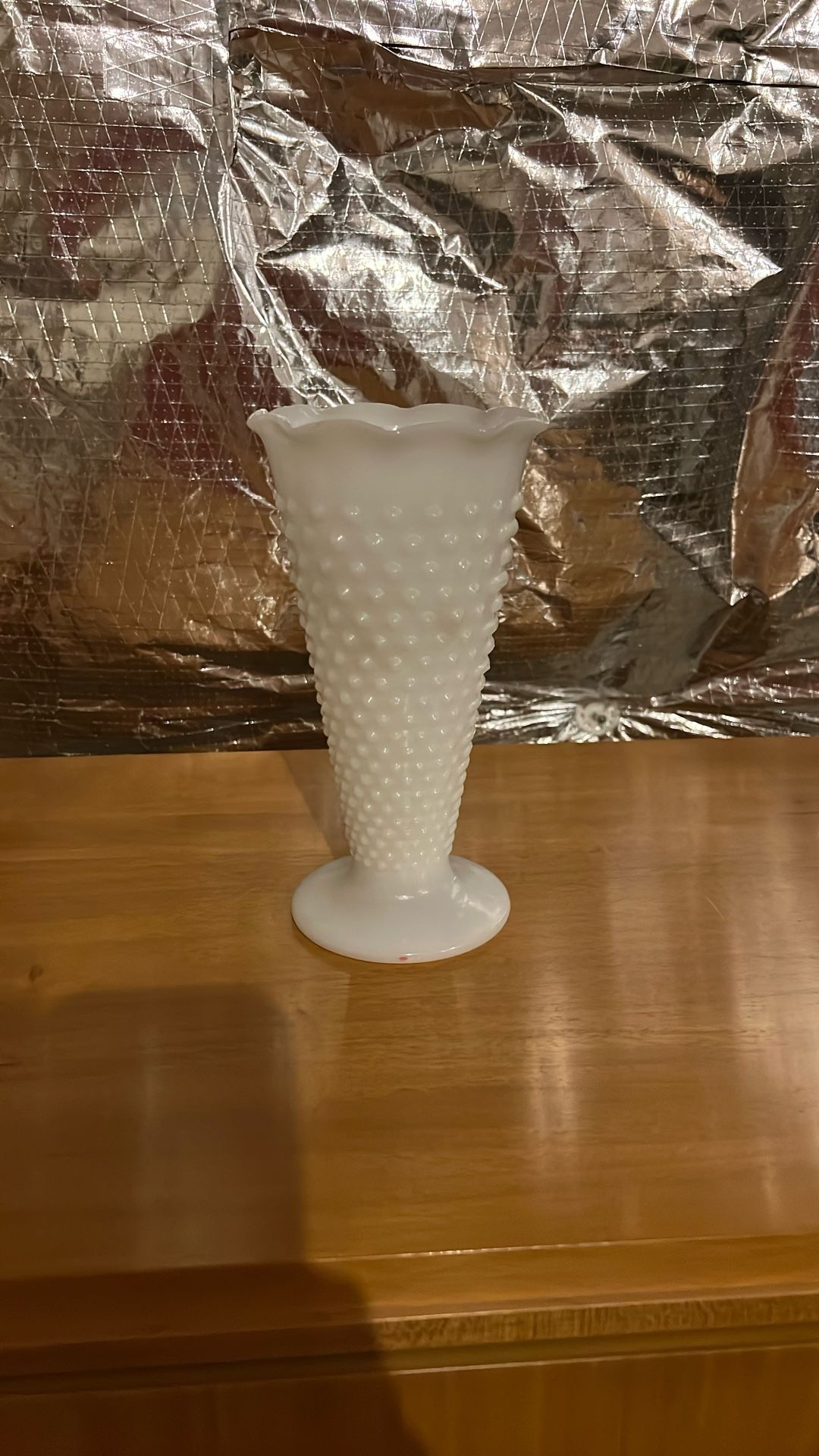 VINTAGE ANCHOR HOCKING "HOBNAIL MILK GLASS" DOTS-DASHES FLOWER VASE 9 1/4" (10C)