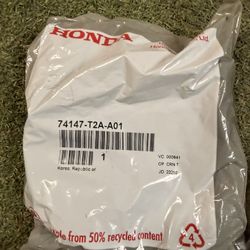 New Unopened!2013-15 Honda Accord Right Hood Side Seal