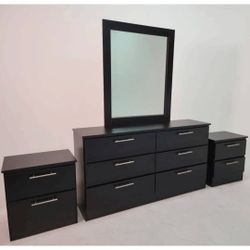 Dresser With Mirror  And Two Nightstands *** Cómoda Con Espejo Y Dos Mesitas 
