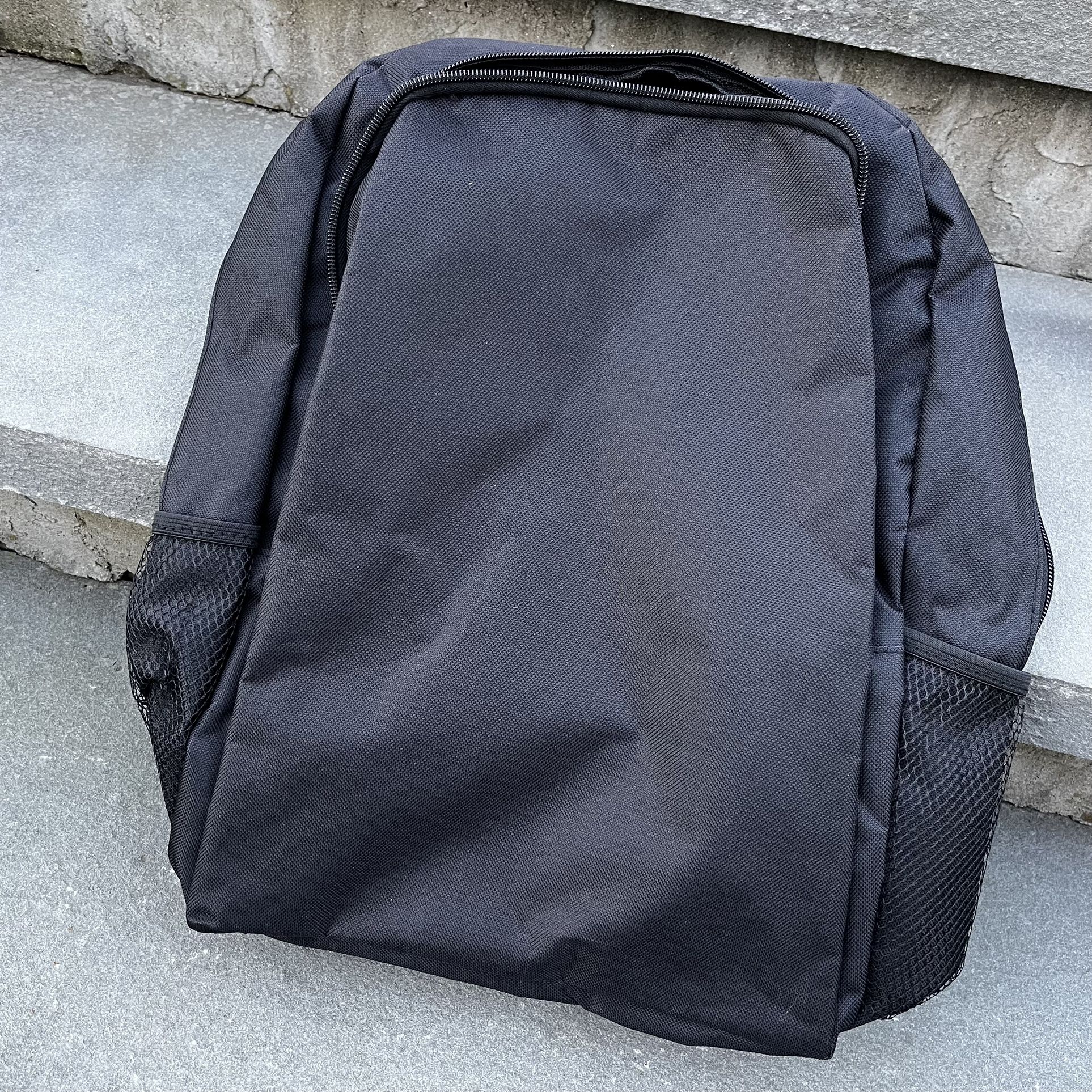 unisex black color backpack with zipper and side pockets