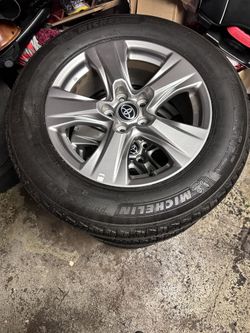 2022 Oem Rav 4 17 Inch Oem Rims And Tires