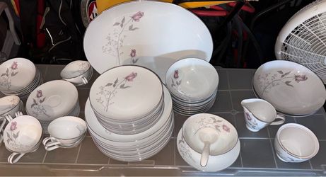 Mikasa fine China. 61pcs (+extra)