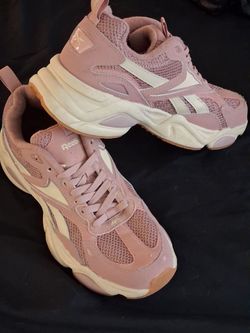 Womens Reebok size 10