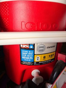 Igloo 2-Gallon Red Beverage Cooler