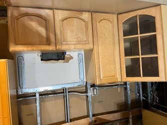 Wood Kitchen Cabinets and Doors in Good Condition