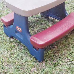Kids Picnic Table. Play School