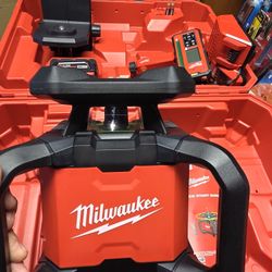 Milwaukee
M18 1000 ft. Green Interior Rotary Laser Level Kit with Remote/Receiver, Wall Mount Bracket, and Receiver Clamp