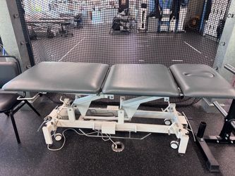Hi lo physical therapy treatment table