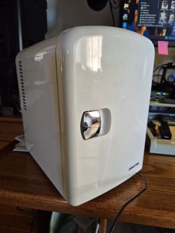 Gourmia GMF600W-AC/DC Thermoelectric Mini Fridge Cooler and Warmer
