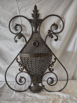 Metal Wall Art / Basket