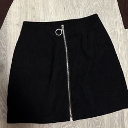 black mini skirt 