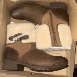 Women's size 9 UGG boots waterproof new in the box