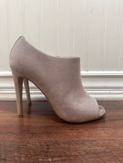 Light gray suede heel