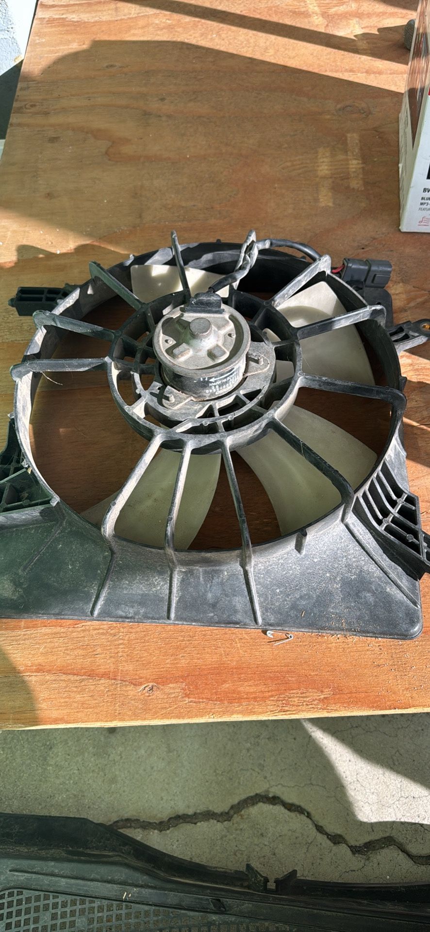 Acura RSX Radiator Cooling Fan (One Broken Blade – Still Usable / Parts)