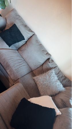 QUICK SALE COUCH! GOOD CONDITION