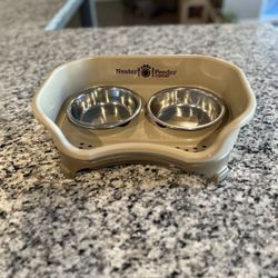 Neater Cat Feeder