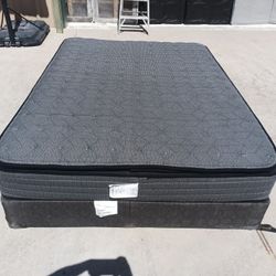 Sealy Queen Pillowtop Mattress And Box Spring 