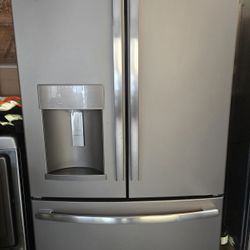 GE Refrigerator.    36w   32 1/8d   69h