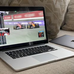 15 inches MacBook Pro i7, 16GB RAM 256GB SSD