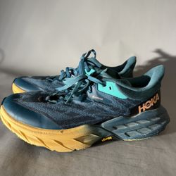 Women’s Hoka Speedgoat 5 Gtx Sz 9B shoes