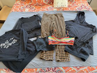 Women’s Clothing Size Small Lot 7 Pieces