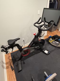 2020 Peloton Bike 2nd Gen Excellent Condition Low Usage 0-50 Rides - Madison, CT
