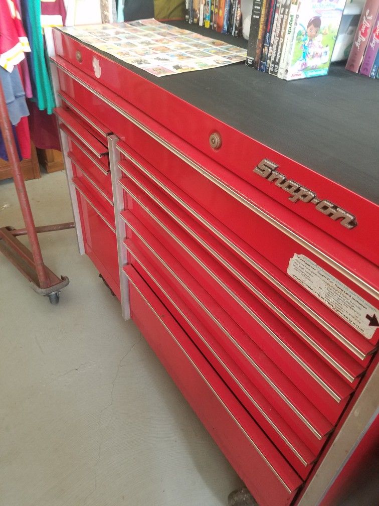 SNAP ON TOOL BOX