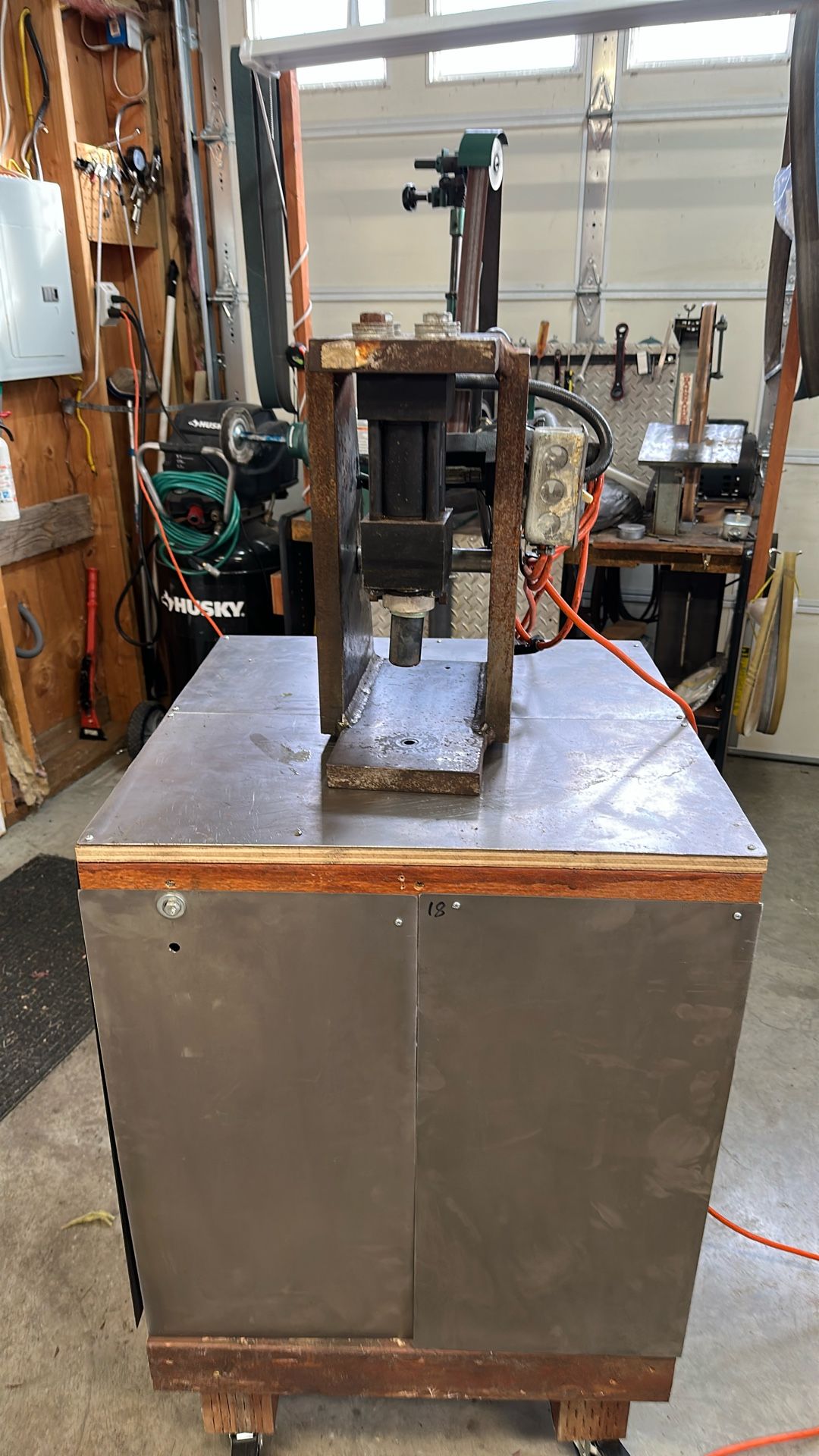 Dayton Hydraulic Bench Electric Press 