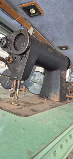 Singer sewing machine with table