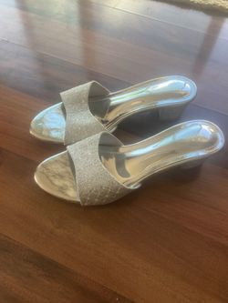 Women Shoes/ Sandals