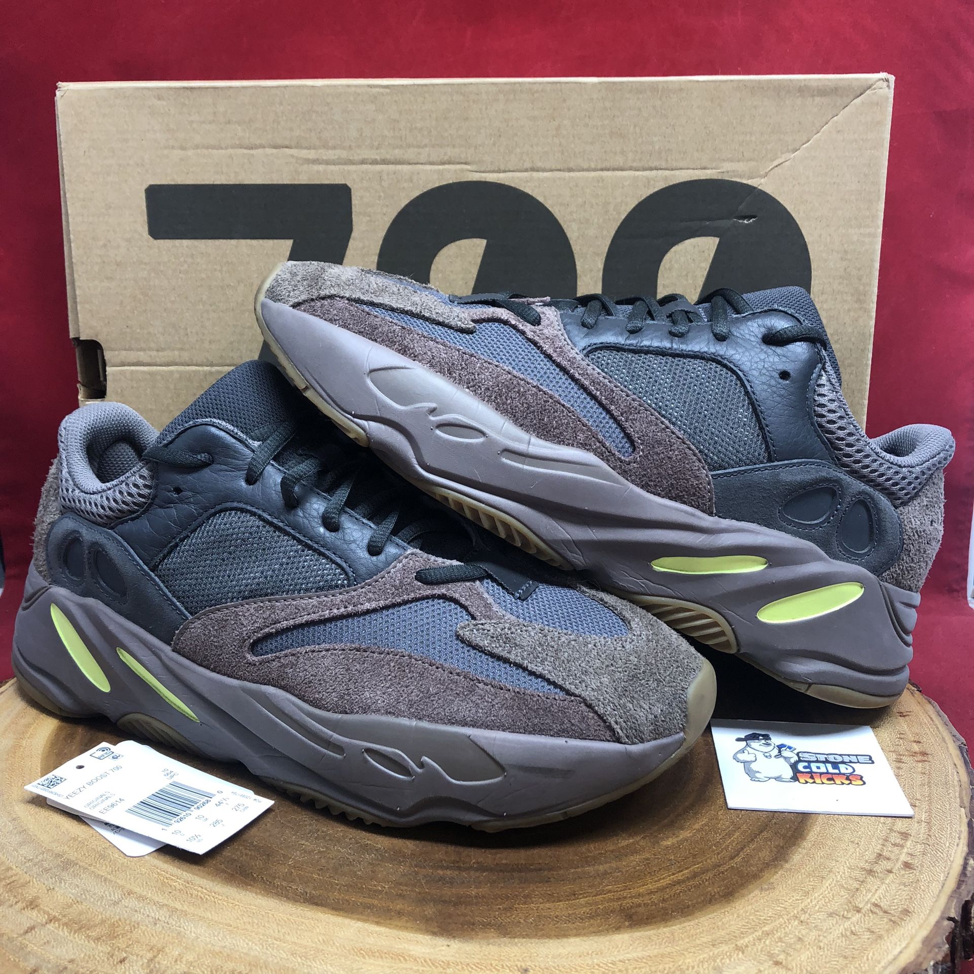 Yeezy 700 muave size 10.5 , no box Yeezy Mauve 700 - Size: 11 mens US - excellent... | Depop main image 2