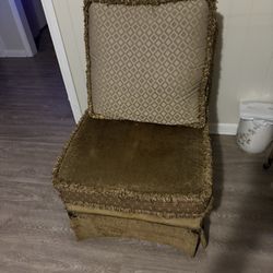 Living Room Or Dinning Room Chairs Very Comfortable 