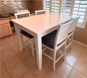 Dinning room table