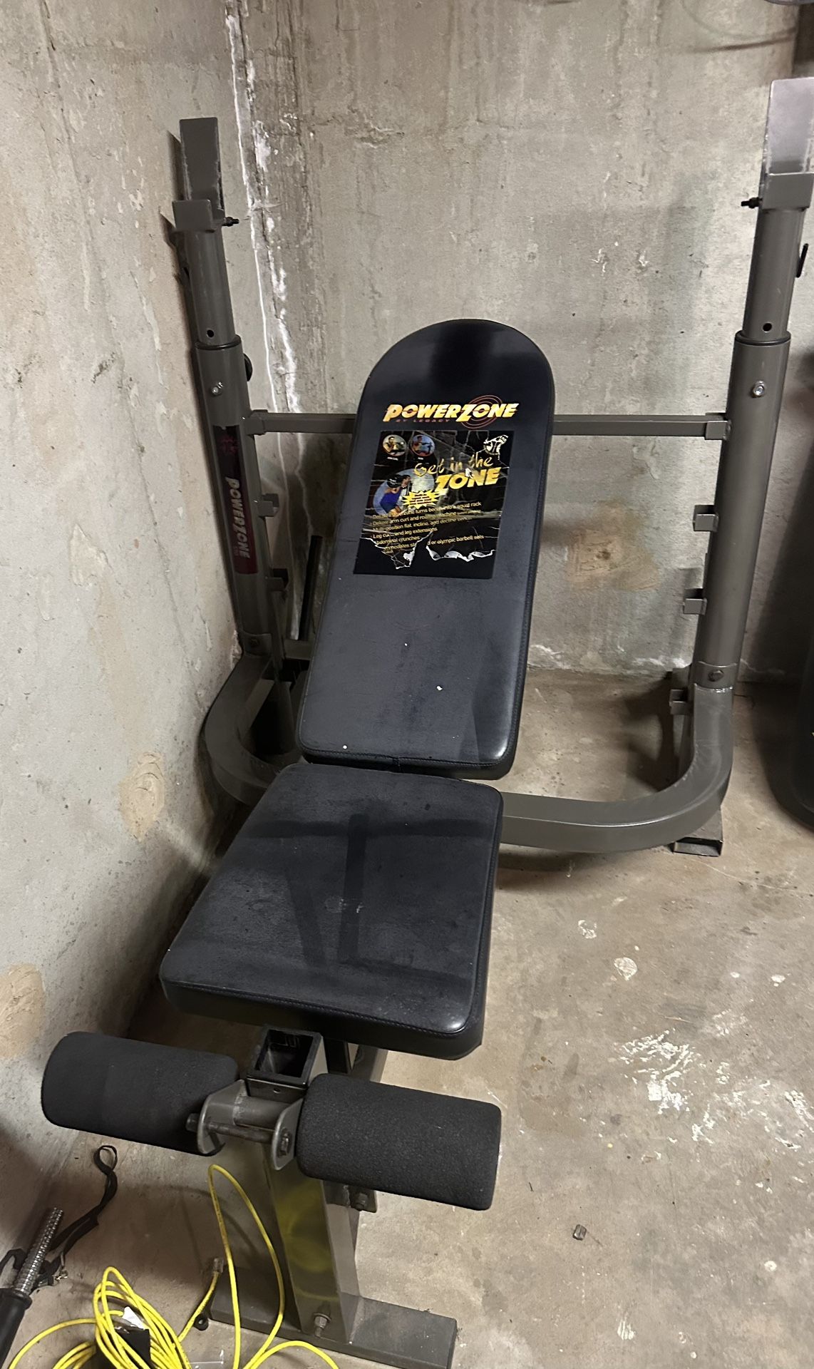 Weight Bench With Pull Lay Pull Down. 