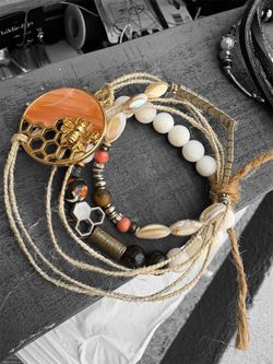 Custuuum 𝒷𝓇𝒶𝒸ℯ𝓁ℯ𝓉𝓈