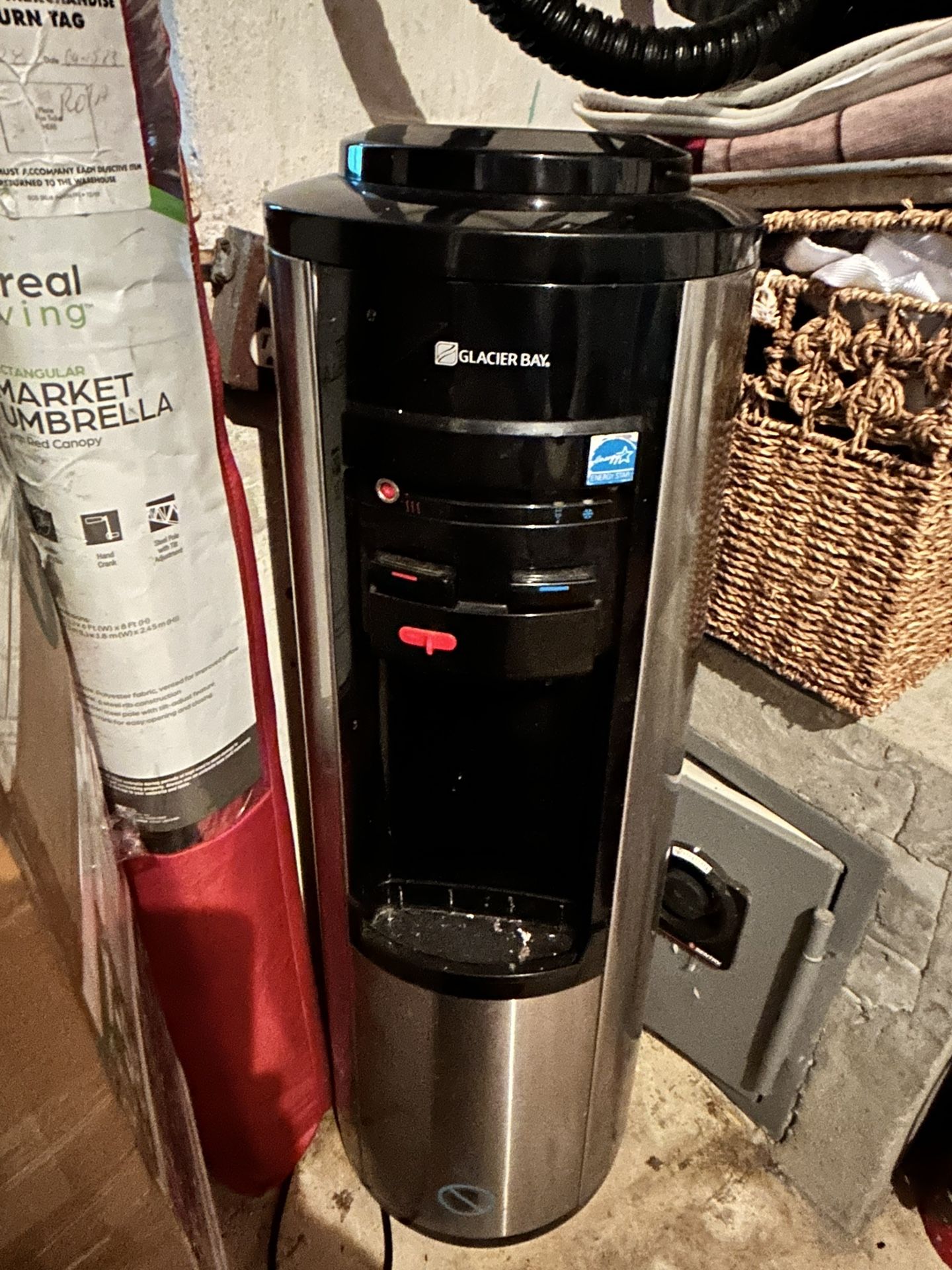 Water Dispenser/ Dispensador De Agua