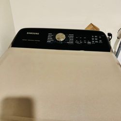 Lavadora/secadora todo en uno de 4.5 pies cúbicos con Wi-Fi y tecnología