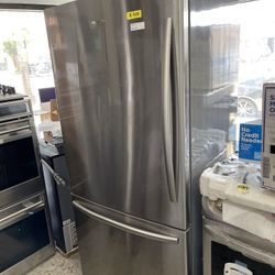 Hisense Bottom Freezer In Stainless Steel New Open Box Coubter Depth 