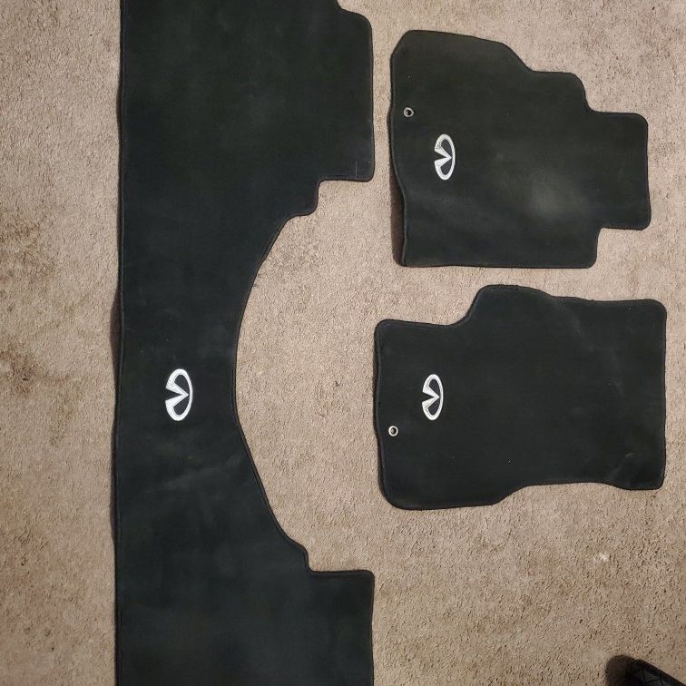 Logo Floor Mats For Infiniti 2005/2010 M35 And M45 Models