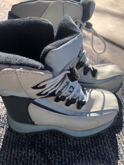 Snow boots great condition size 1 youth