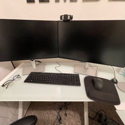 2 Dell Monitors With Keyboard And Mouse 