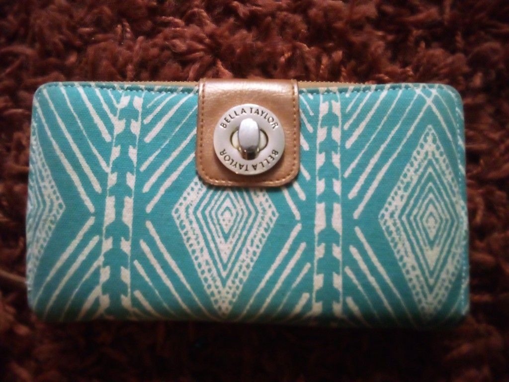 AMAZING BELLA TAYLOR PRETTY WALLET!!