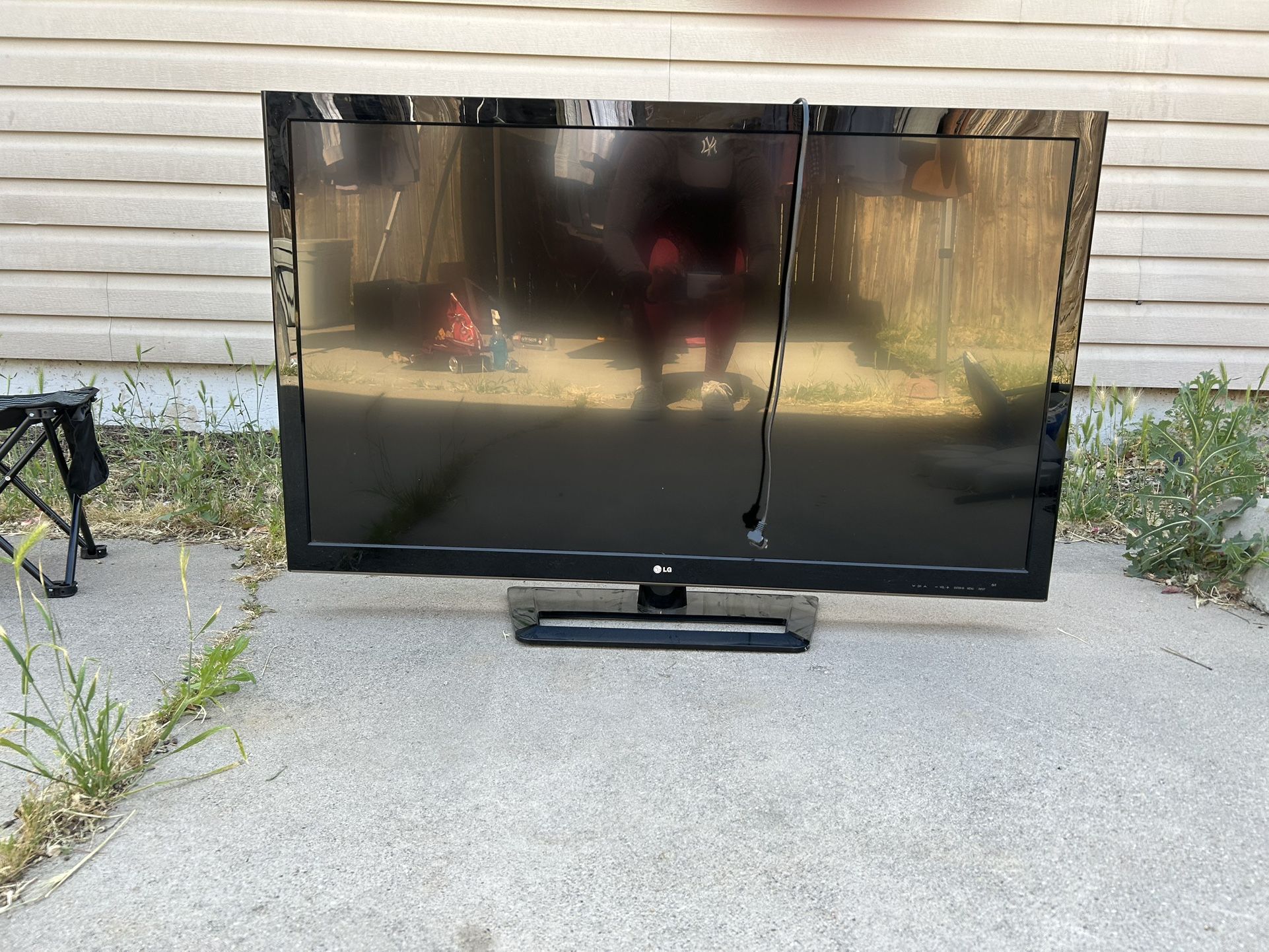 2012 LG TV 50LS4000