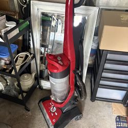 WIND TUNNEL “ HOOVER “ UPRIGHT VACUUM ( REDUCED FOR QUICK SALE - DEAL 👍👍👍( FIRST COME FIRST SERVE ) 