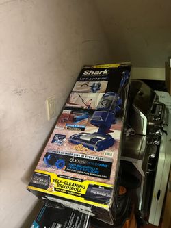 Shark DuoClean PowerFins Lift-Away HEPA Upright Vacuum UV850 - Brand New