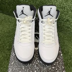 Mens 8.5- Air Jordan 5 Retro White Black Metallic