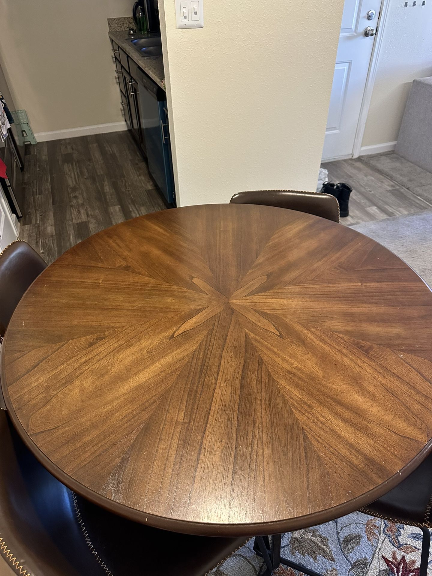 Round table and chairs 