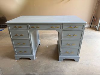 Nail tech desk with chair