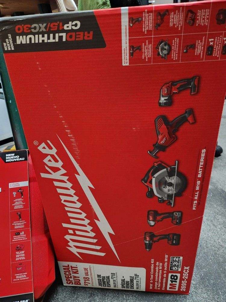 Milwaukee M18 5 Tool Combo Kit. Saws /drills